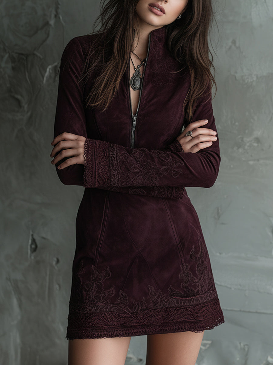 Vestido Curto Vintage de Camurça com Bordado e Renda