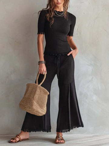 Conjunto de Duas Peças de Calça Flare Canelada com Detalhe de Renda Retrô