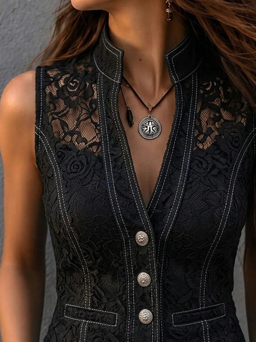 Gilet ajusté à col montant, coutures contrastantes et dentelle vintage