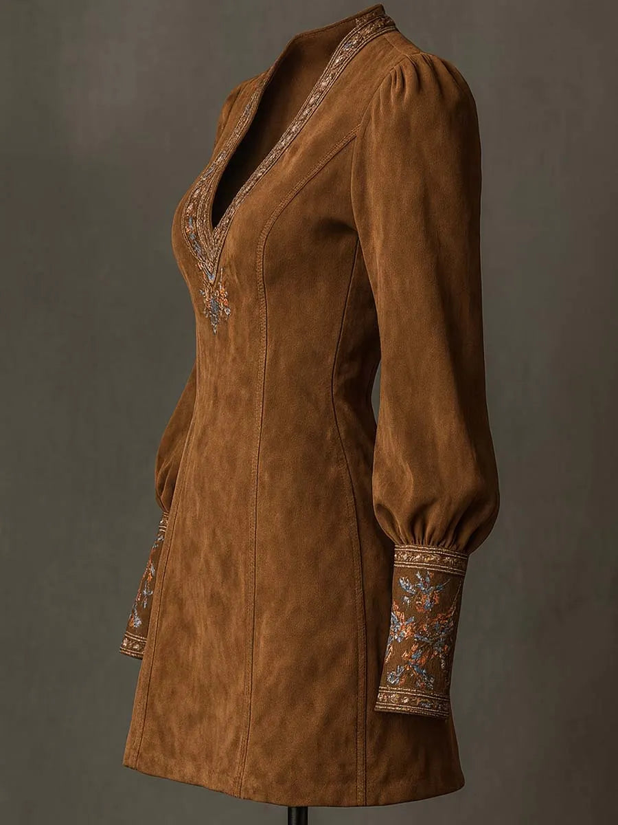 Robe trapèze vintage brodée en suède à manches longues