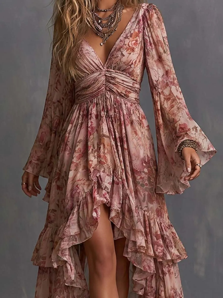 Robe longue bohème fleurie à volants, col en V profond, manches cloche et ourlet asymétrique