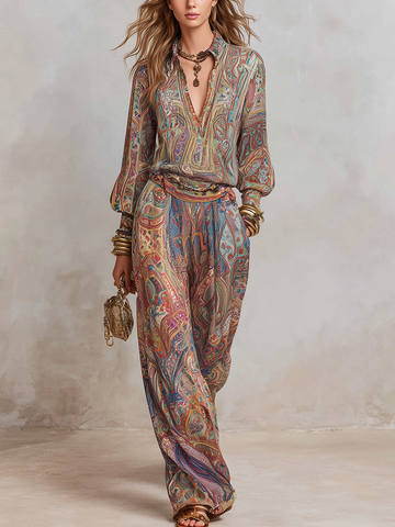 Elegante conjunto de calça pantalona com estampa paisley