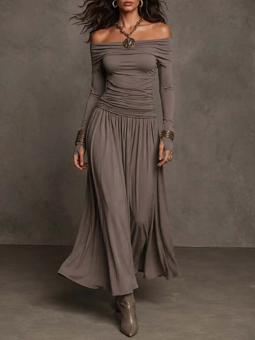Vestido longo maxi com saia evasê, corpo drapeado, manga longa ciganinha em malha elástica cinza-taupe com furos para os polegares