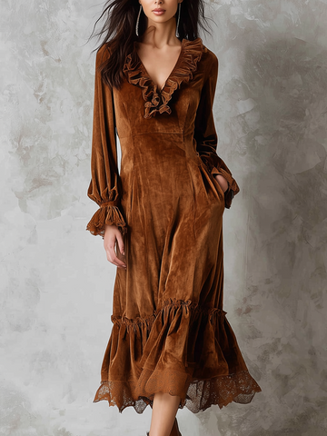 Vestido Midi de Veludo Ecológico Retrô com Gola de Babados e Acabamento de Renda
