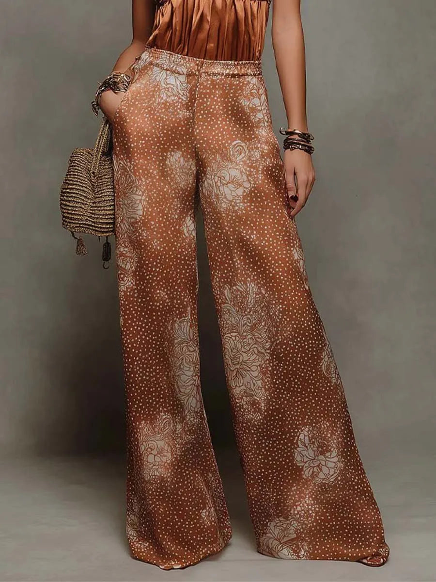 Conjunto de Top Halter de Cetim e Renda Ferrugem e Calças de Perna Larga com Estampa Floral de Bolinhas
