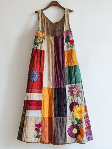 Vestido de linho com patchwork e bordado floral colorido