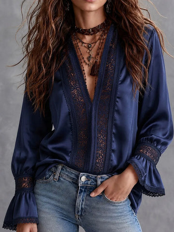 Blusa Manga Longa Evasê de Cetim Azul-Marinho Boho com Renda