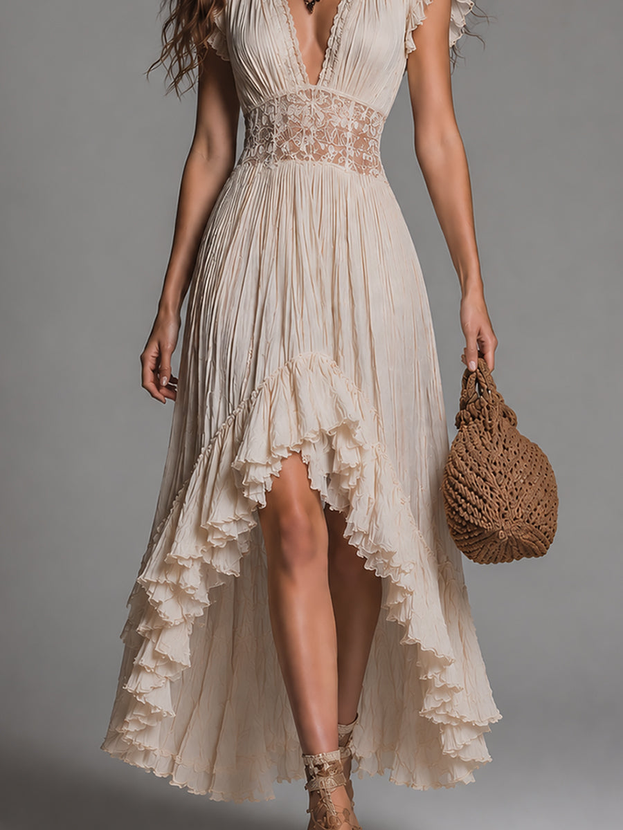 Maxi abito boho con balze sulle maniche, inserti in pizzo e orlo asimmetrico