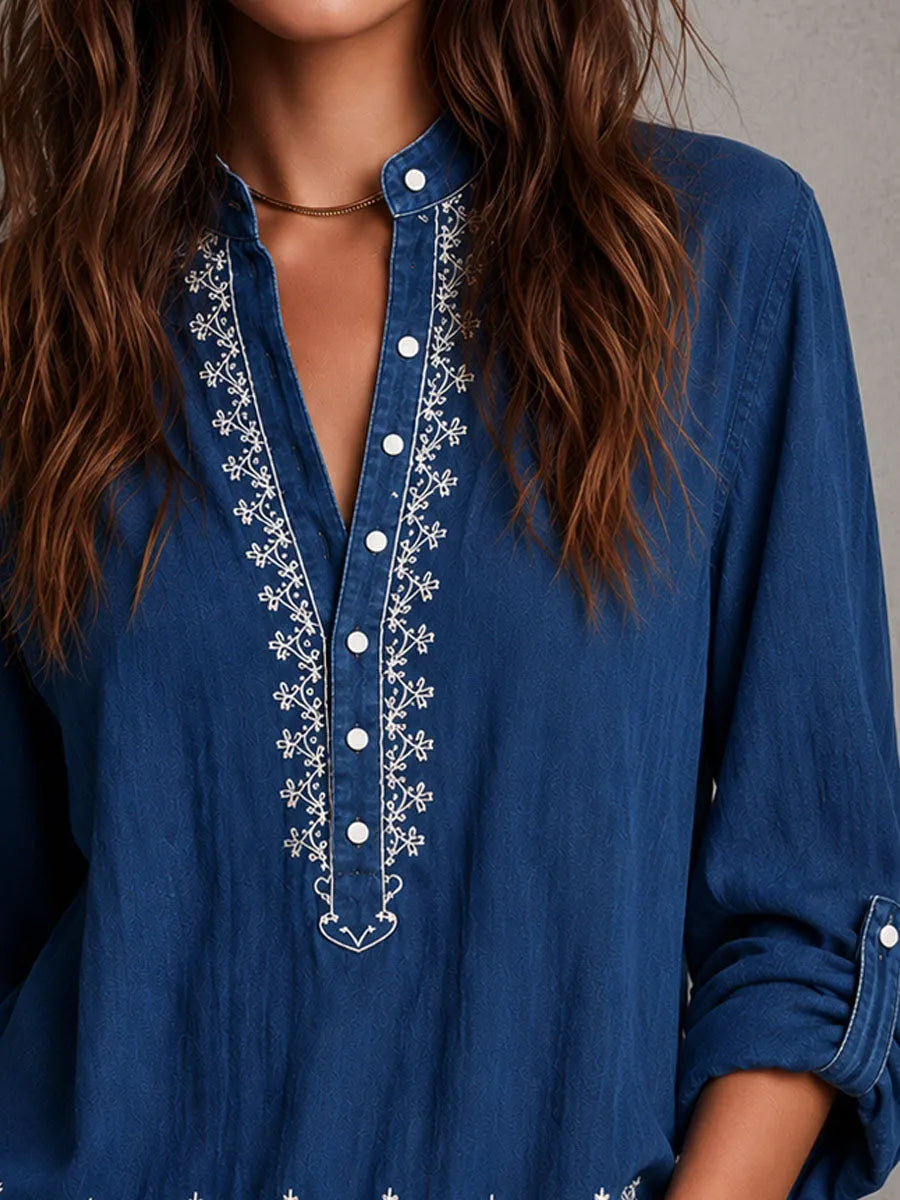 Blouse en jean brodée style bohème indigo à manches retroussables à patte boutonnée