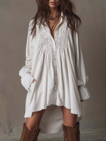 Vestido Curto Manga Longa com Renda Estilo Retrô e Bainha Irregular