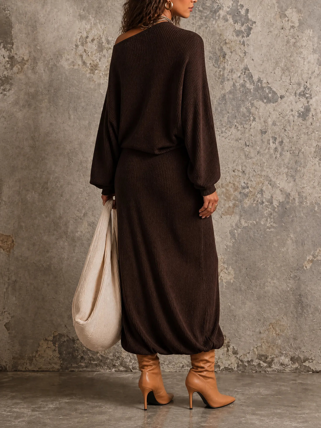 Robe midi asymétrique vintage en maille côtelée avec manches chauve-souris et fronces