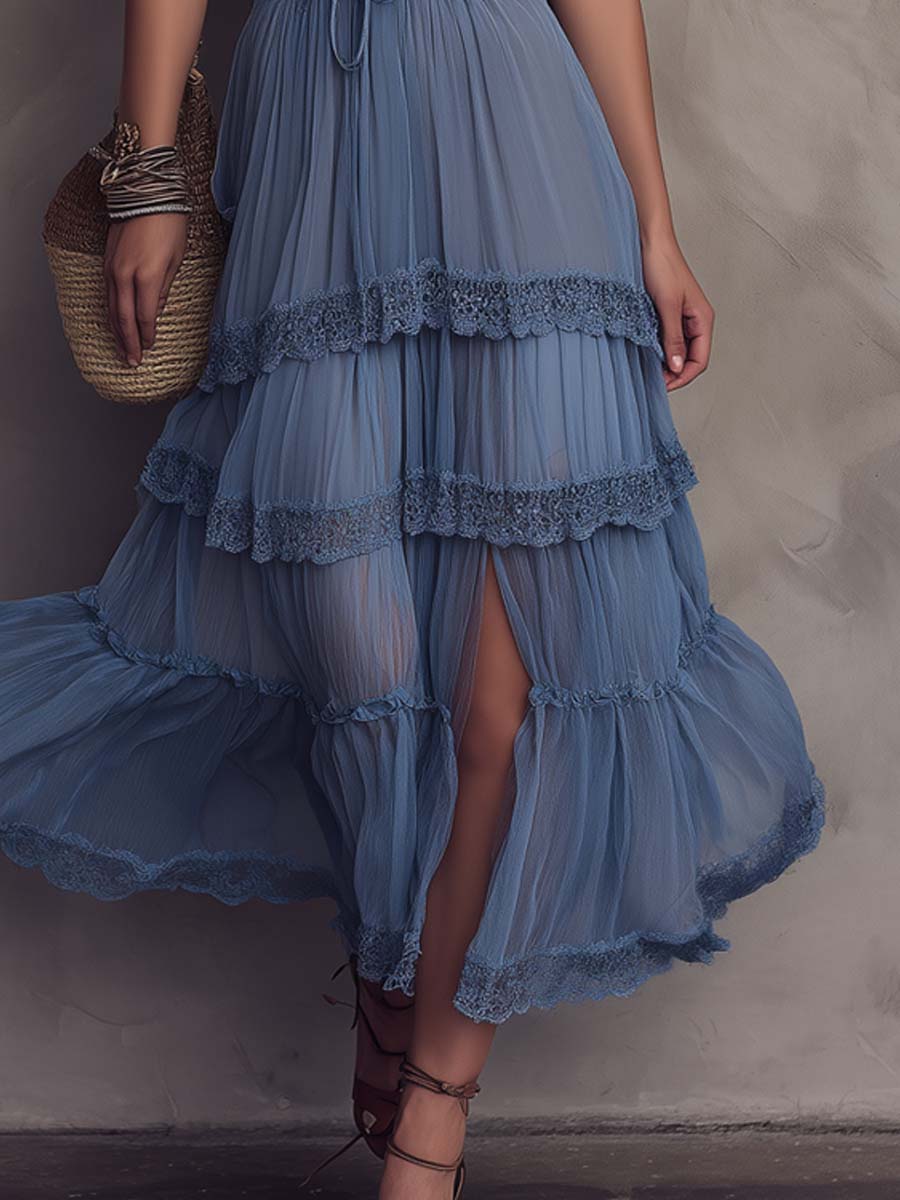 Abito midi in chiffon con spalline sottili, orlo a fessura e finiture in pizzo retrò