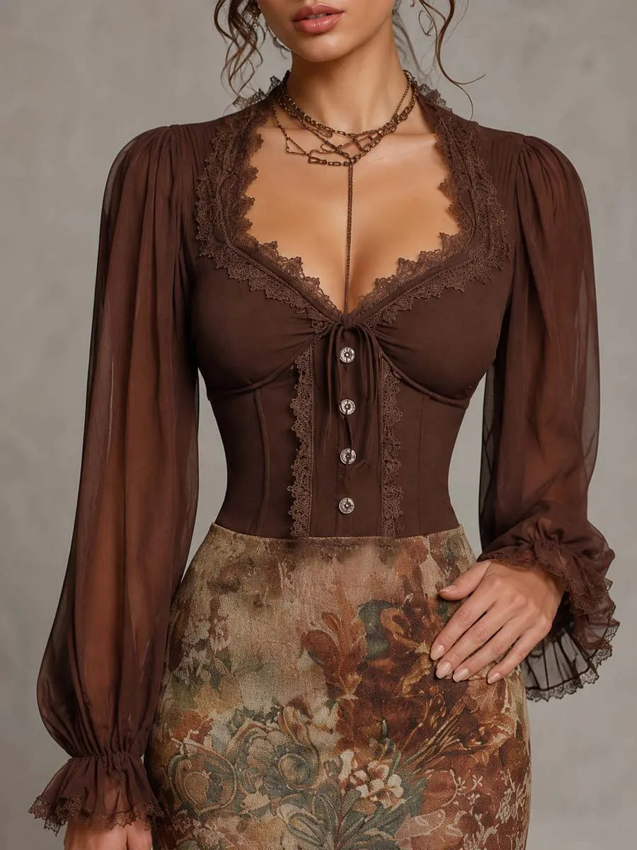 Vestido longo estilo sereia com fenda lateral, estampa floral, e espartilho franzido com renda boho