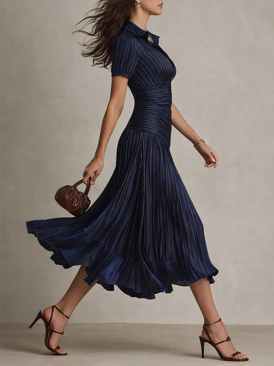 Vestido Midi Acetinado Plissado Justo Retrô Listrado