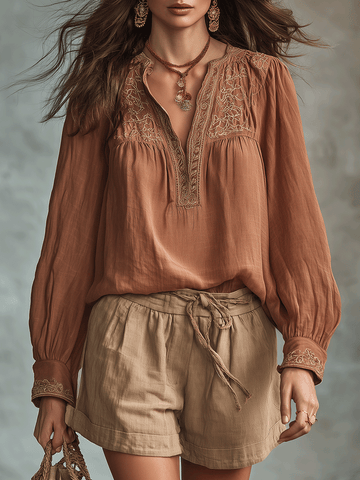 Conjunto Vintage de Blusa Camponesa Boêmia Bordada e Shorts