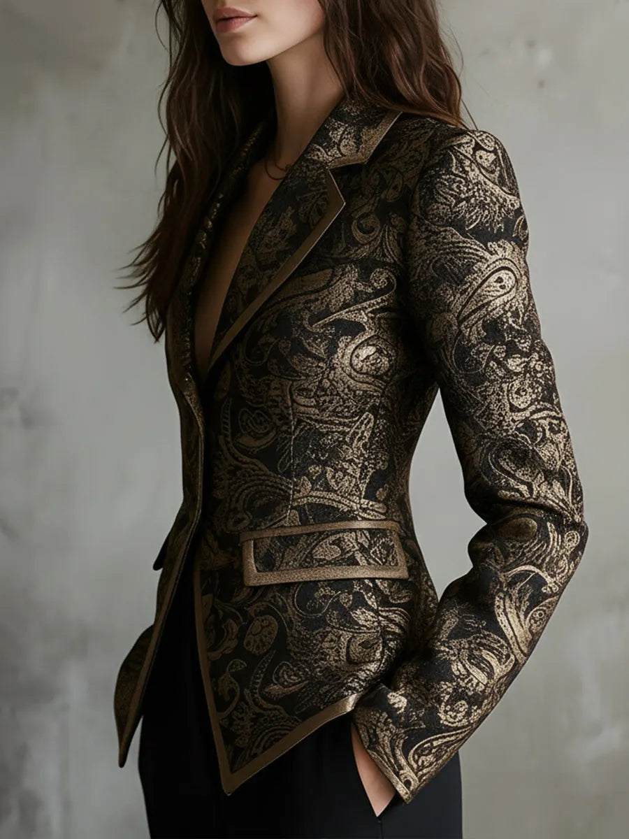 Blazer acinturado com lapelas envoltas em jacquard paisley luxuoso e discreto