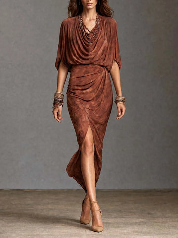 Vestido Midi Drapeado Marrom Boho com Decote Cowl e Fenda Alta