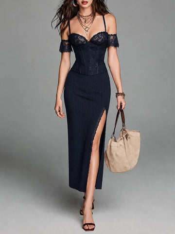 Conjunto de Blusa Corset Elegante de Renda e Saia Midi Listrada com Fenda Alta