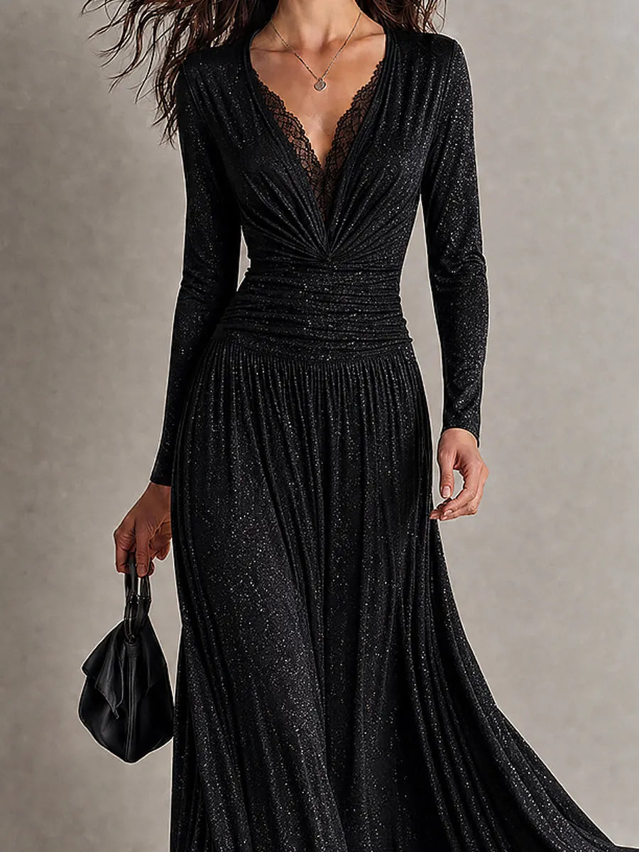 Robe longue brillante avec garniture en dentelle vintage et taille plissée
