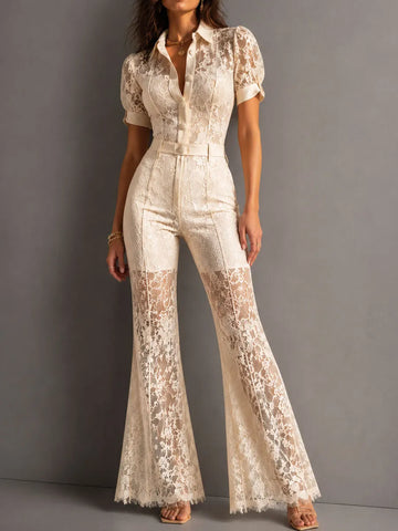 Macacão Retrô Elegante Creme de Renda com Mangas Bufantes e Pernas Evasê