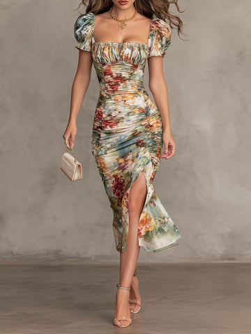 Vestido Midi Retrô e Elegante com Estampa Floral e Decote Quadrado