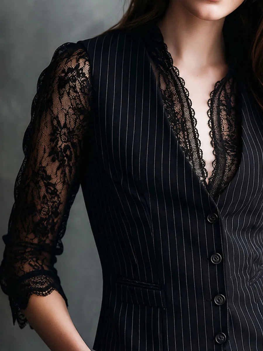 Gilet rétro élégant noir à fines rayures avec manches en dentelle
