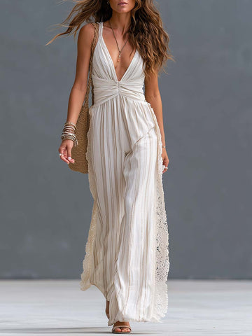 Tuta lunga boho a righe con scollo a V profondo, inserti in pizzo all'uncinetto sui fianchi e gamba ampia