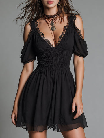 Minivestido Boho de Chiffon com Cintura Franzida e Ombros Vazados