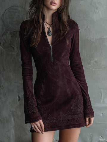 Vestido Curto Vintage de Camurça com Bordado e Renda