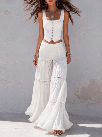 Conjunto Boêmio de Cropped Corset Branco Canelado e Calça de Renda em Camadas