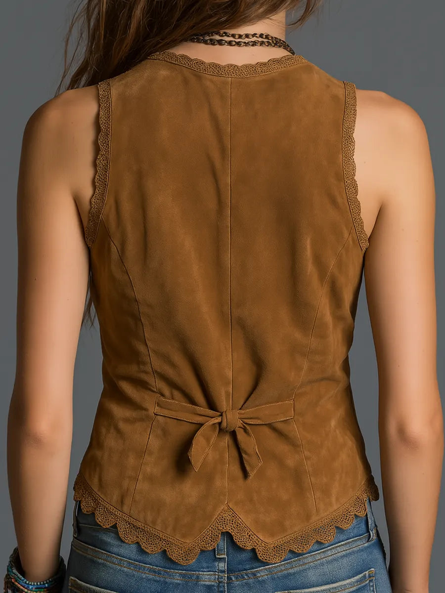 Gilet vieilli bordé de dentelle vintage