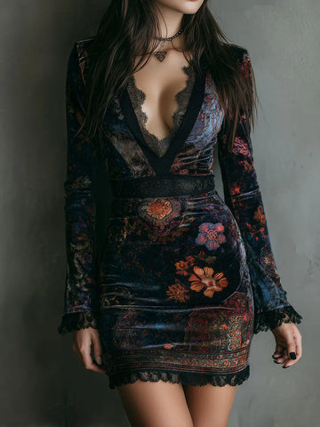 Minivestido Bodycon de Veludo Boho com Estampa Floral, Decote V e Guarnição de Renda