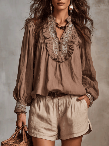 Blusa Bordada com Babados Refinados e Shorts Alfaiataria em Linho