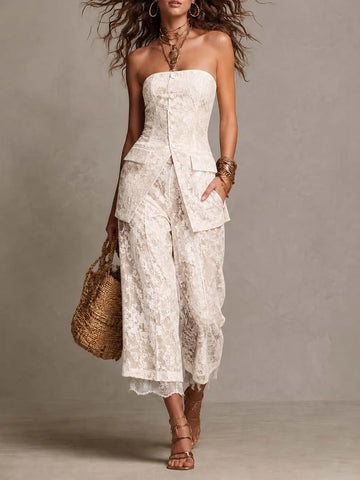 Conjunto Duas Peças Elegante de Colete Tomara que Caia com Botões Frontais e Calça Pantalona Cropped de Renda