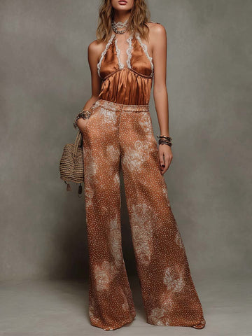 Conjunto de Top Halter de Cetim e Renda Ferrugem e Calças de Perna Larga com Estampa Floral de Bolinhas