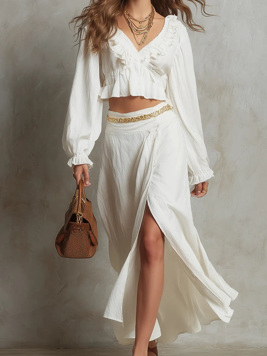 Ensemble romantique crop top à volants ivoire et jupe fendue