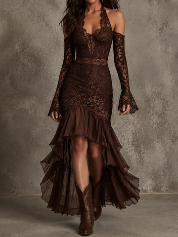 Robe mi-longue bohème marron en dentelle à col montant, épaules dénudées et manches évasées