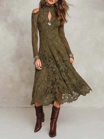 Vestido Midi de Renda Floral Manga Longa com Recorte Vazado no Ombro Frio e Gola Alta Estilo Boho