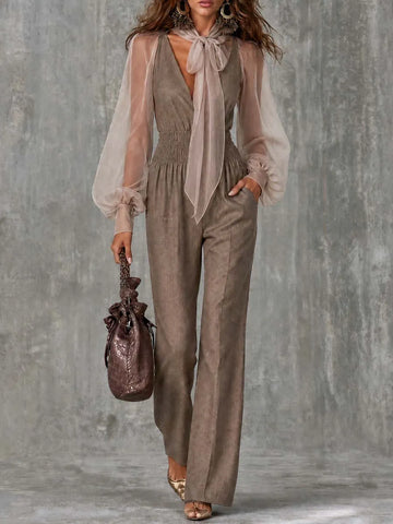 Combinaison bohème à nouer au col, manches bouffantes transparentes, taille smockée et jambes larges avec poches