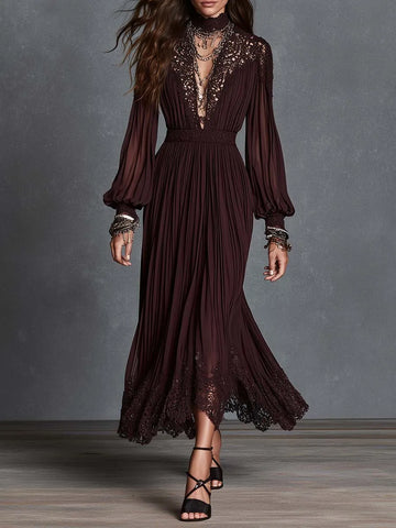 Robe midi bohème plissée à manches évêque, encolure en V profond et bordée de dentelle