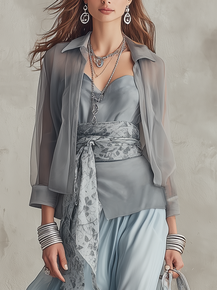 Ensemble coordonné blouse transparente bleu poudré élégante et robe longue ajustée