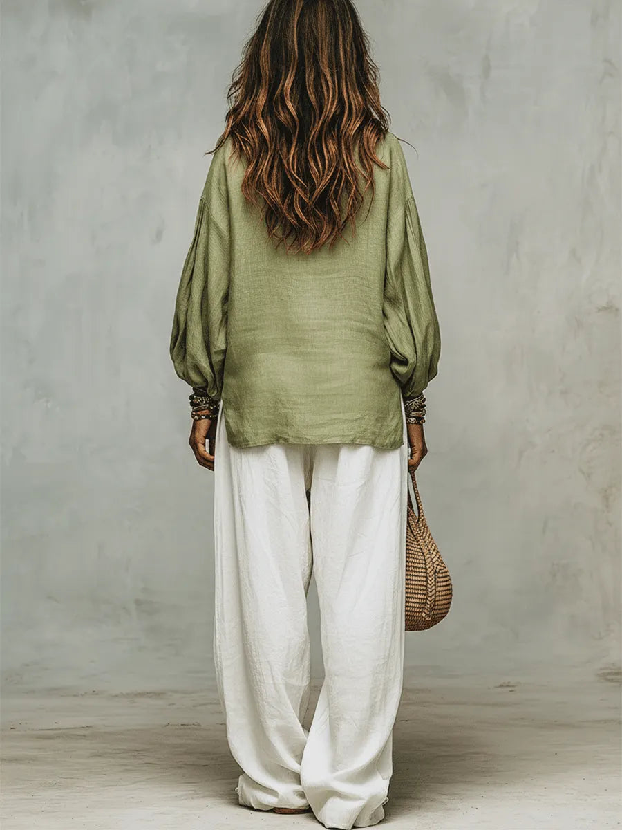 Ensemble évasion au quotidien : Blouse en lin sauge et pantalon blanc décontracté