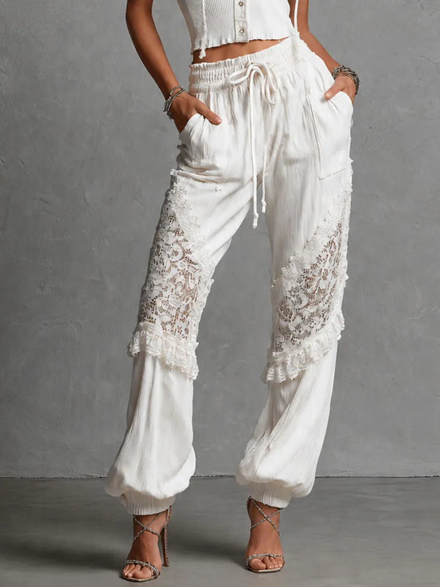 Ensemble haut à capuche en maille et pantalon à cordon avec empiècement en dentelle blanche, style bohème chic