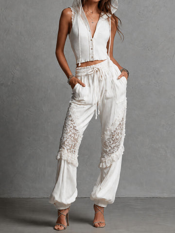 Conjunto de Blusão de Malha com Capuz e Calças com Cordão, com Detalhes em Renda Branca Boho Chic
