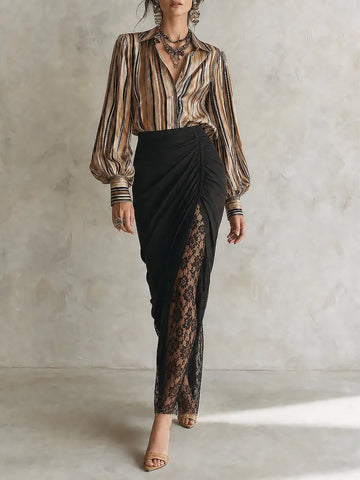 Conjunto de Blusa de Cetim Listrada Boêmia e Saia Maxi de Renda Franzida