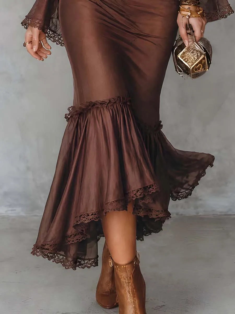 Robe mi-longue vintage à col bénitier, ourlet sirène festonné et dentelle