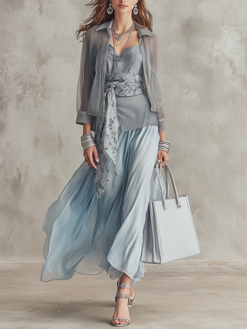 Ensemble coordonné blouse transparente bleu poudré élégante et robe longue ajustée