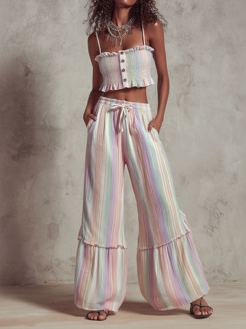Conjunto de duas peças boho chique com top estampado de listras pastel e calças largas com amarração na cintura