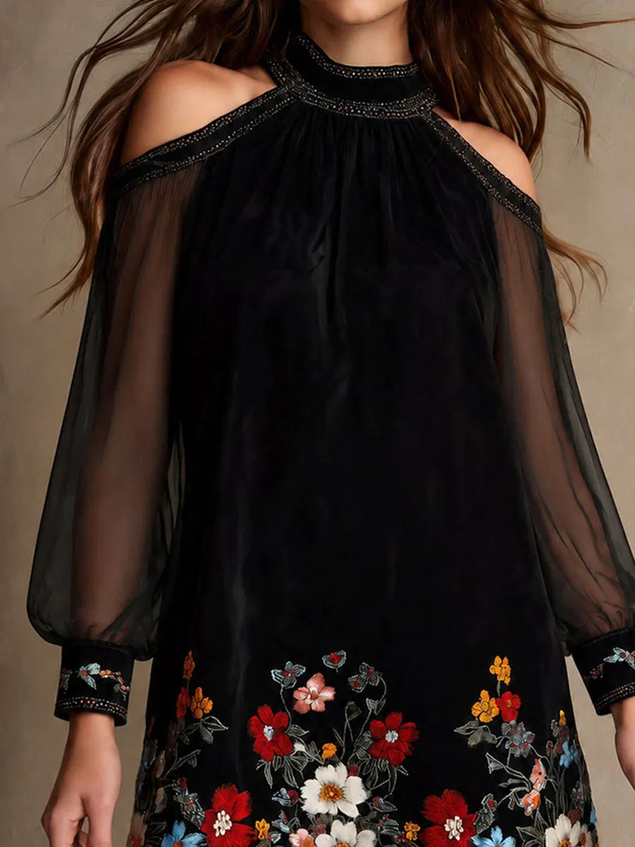 Robe courte bohème en velours brodée de fleurs, épaules dénudées et manches transparentes